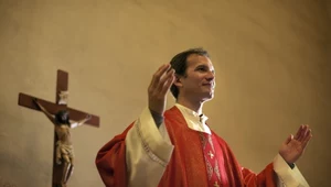 Ile zarabia ksiądz? Pensja składa się z wielu części, ale zależy przede wszystkim od liczby wiernych