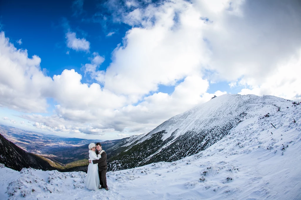 Ślub organizowany w zimie niesie za sobą wiele korzyści