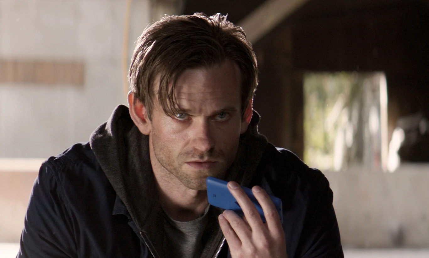 Były szef Any, Jack Hyde, który poprzysiągł zemstę, czeka na czas, w którym będzie mógł jej dokonać.
