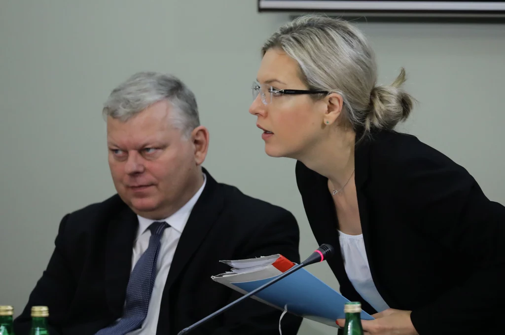 Przewodnicząca komisji, posłanka PiS Małgorzata Wassermann i poseł PiS Marek Suski 