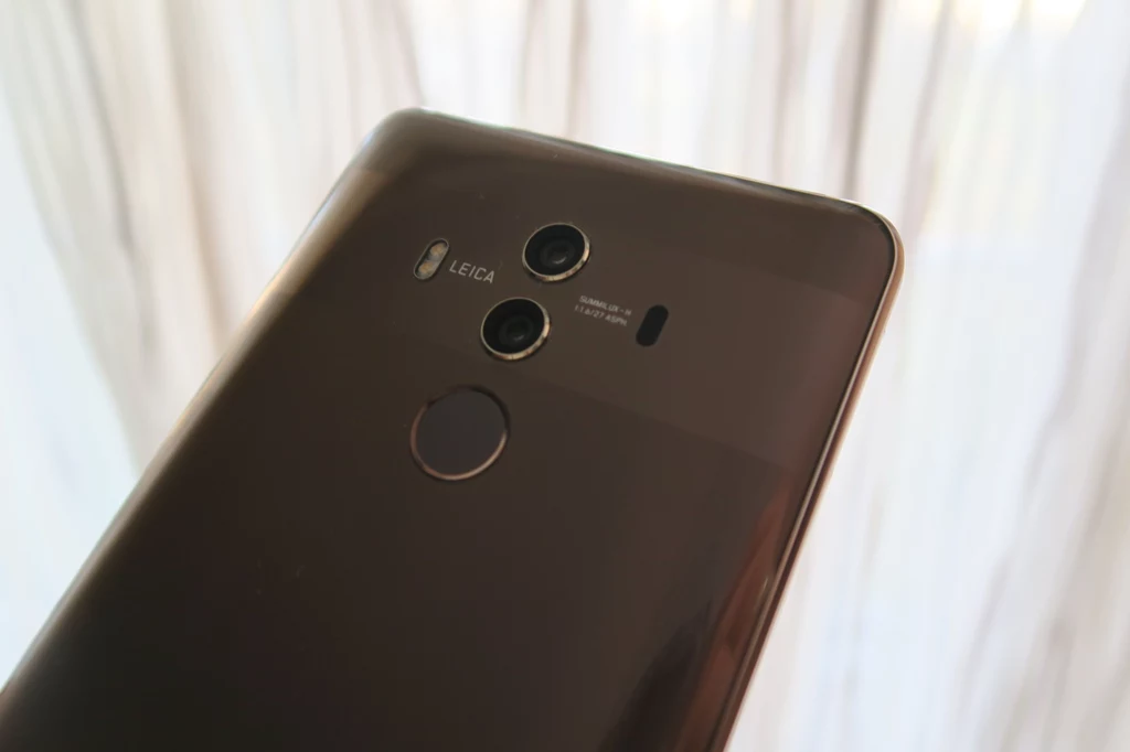 Huawei Mate 10 Pro ma, charakterystyczny dla Huaweia, podwójny aparat