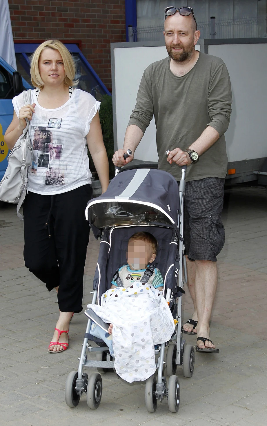 Ania Dąbrowska i Paweł Jóźwicki z dzieckiem w 2011 roku  Ania Dąbrowska i Paweł Jóźwicki z dzieckiem w 2011 roku