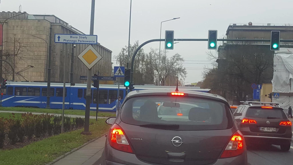 Tramwaj zablokował Aleje Trzech Wieszczów w Krakowie