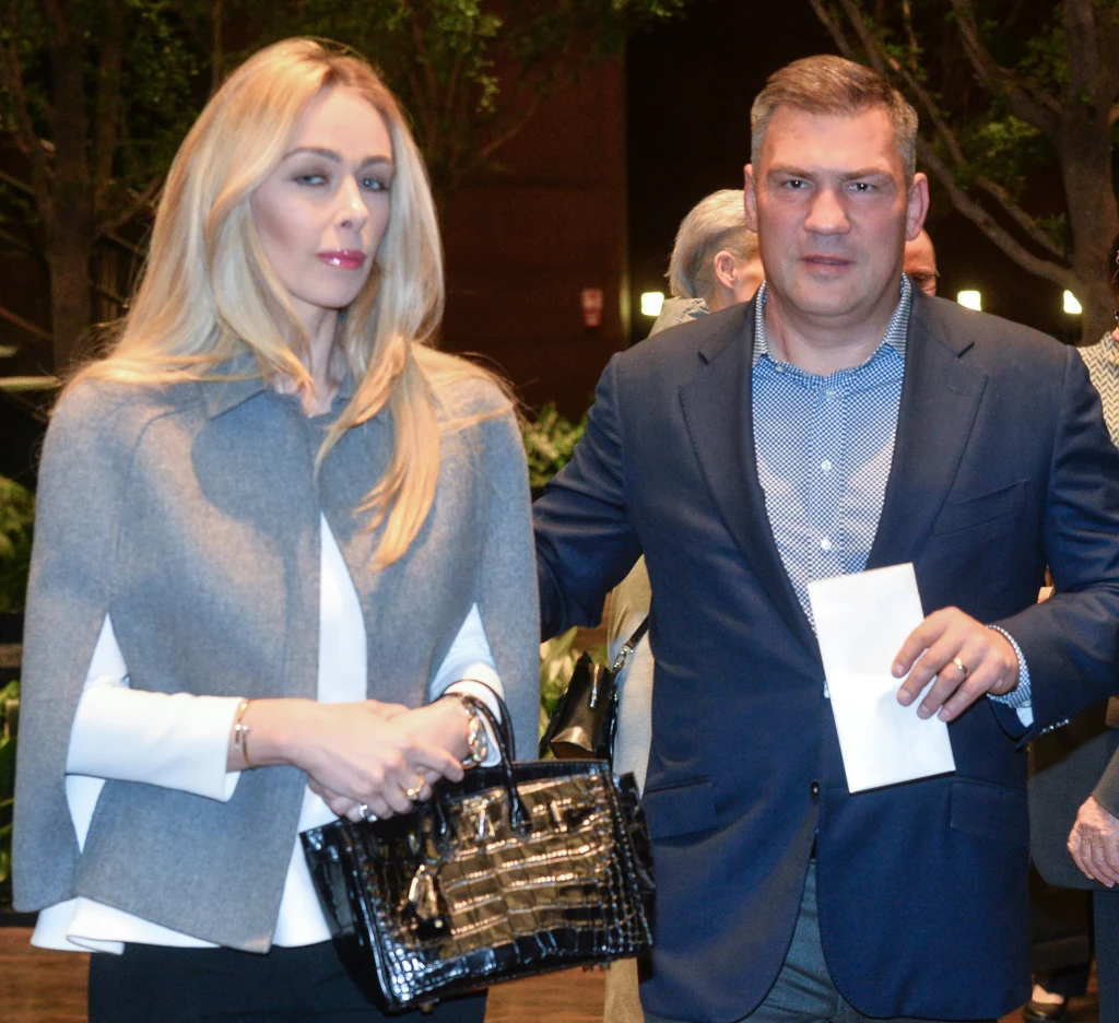 Dariusz Michalczewski z żoną na urodzinach Lecha Wałęsy, październik 2017