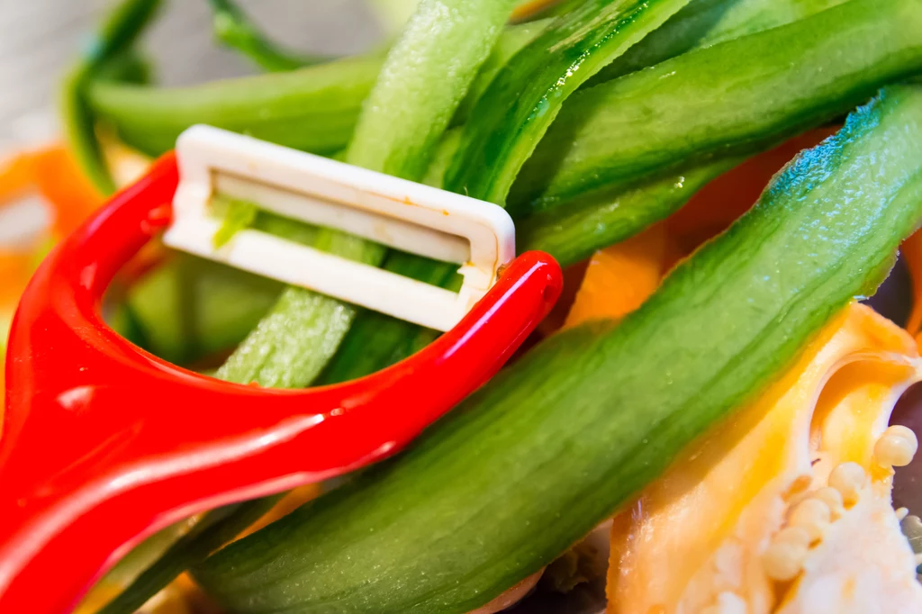 Jak poprawnie używać obieraczki do warzyw?