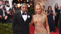 Najlepiej opłacana para celebrytów na  świecie. Beyoncé i Jay-Z są małżeństwem od roku 2008, mają trójkę dzieci. Zarabiają nie tylko na swojej muzyce, ale także na produkcji szampana własnej marki i linii lotniczej.