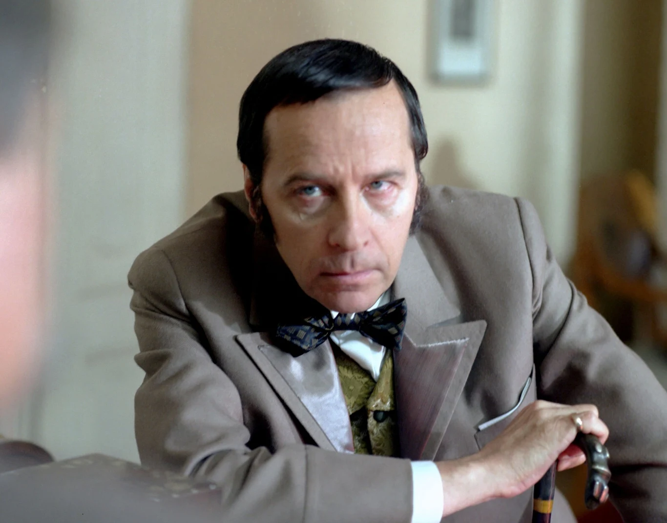 W filmach i w telewizyjnych widowiskach sensacyjnych często odtwarzał komisarzy policji lub wyrafinowanych przestępców. Najchętniej grywał role współczesne, choć w jego bogatym dorobku nie brakowało także ról kostiumowych, jak kreacja w "Nad Niemnem".