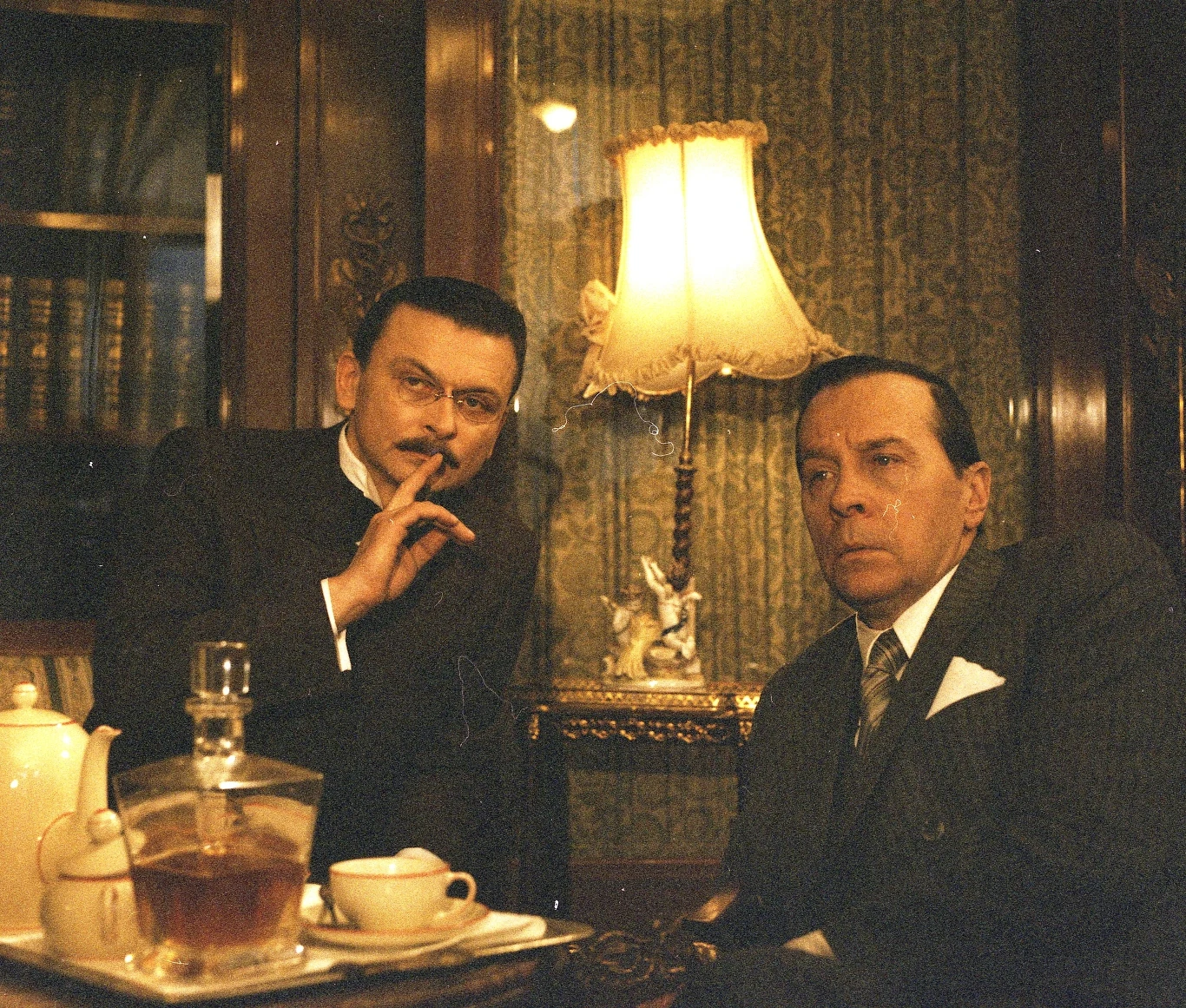 W latach 80. z powodu choroby serca ograniczył swój udział w filmach. Wystąpił w "Lecie leśnych ludzi" oraz "Mistrzu i Małgorzacie". Serial "Gdańsk '39" z 1989 roku był ostatnim filmem z jego udziałem. Aktor zmarł 30 stycznia 2001 w Warszawie.