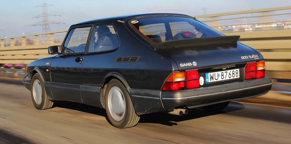 Saab 900
