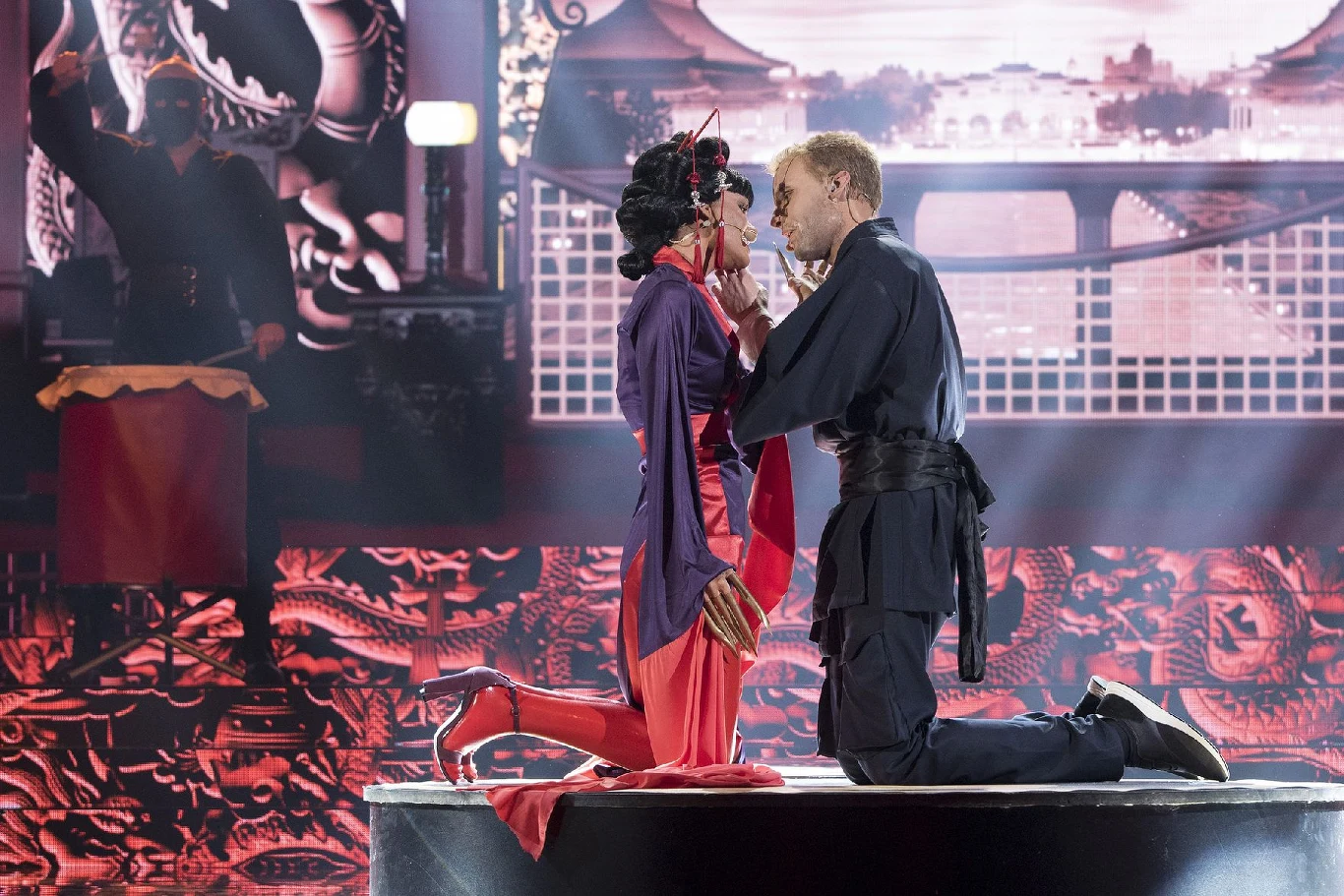 Kolejna para: Ola Gintrowska i Marcel Sabat zaprezentowała utwór Rihanny i Chrisa Martina z grupy Coldplay - "Princess of China".