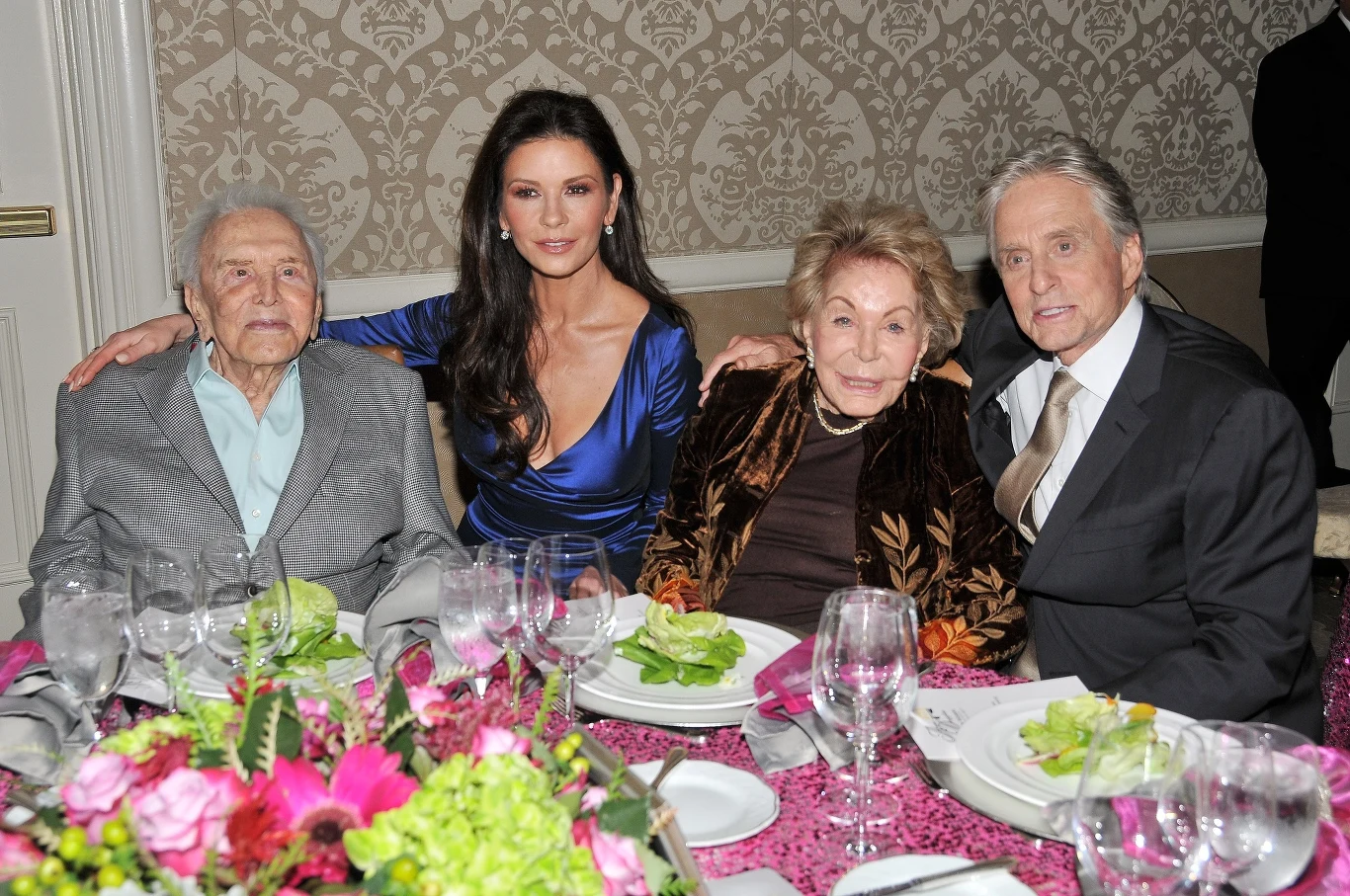 Kirk Douglas, Catherine Zeta-Jones, Ann Douglas, Michael Douglas Kirk Douglas, Catherine Zeta-Jones, Ann Douglas, Michael Douglas