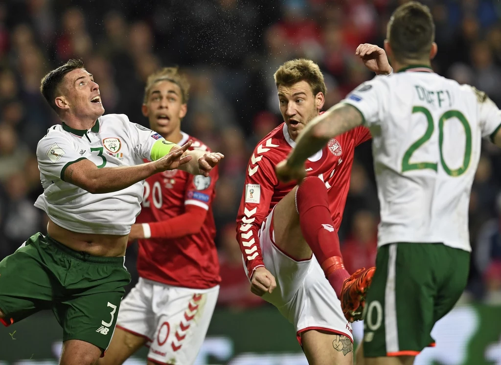 Kadr z pierwszego meczu barażowego Dania - Irlandia do MŚ 2018 w Rosji