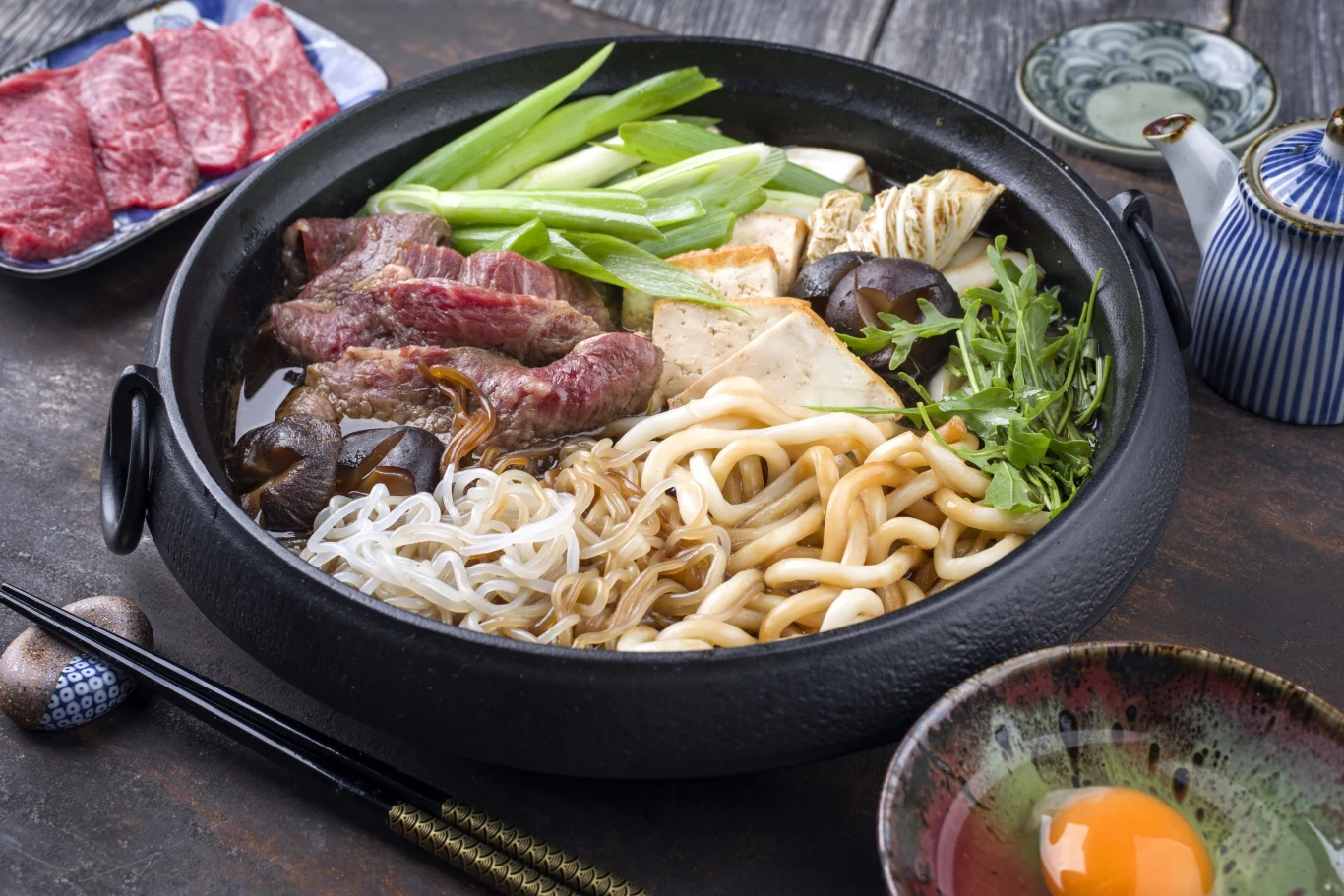 Wołowina z warzywami w japońskim stylu to świetne danie, które można przygotować w 10 minut Wołowina z warzywami w japońskim stylu to świetne danie, które można przygotować w 10 minut