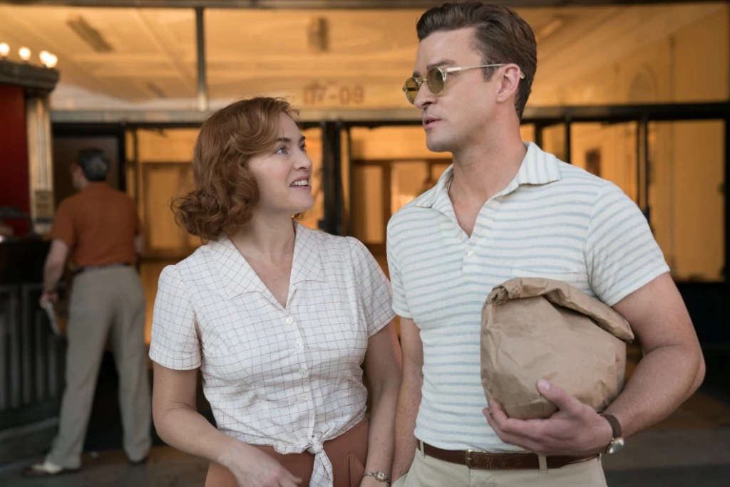 "Na karuzeli życia" to historia czterech postaci, których losy splatają się w słynnym parku rozrywki na Coney Island w latach 50. ubiegłego wieku. "Na karuzeli życia" to historia czterech postaci, których losy splatają się w słynnym parku rozrywki na Coney Island w latach 50. ubiegłego wieku.