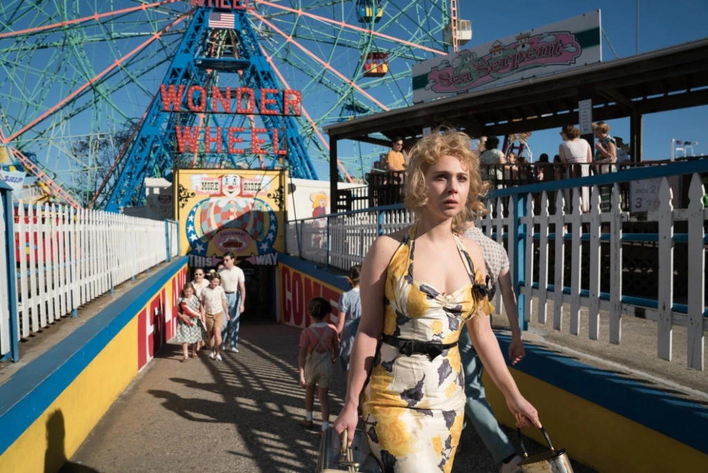 Carolina (Juno Temple) natomiast jest marnotrawną córką Humpty’ego, która w domu ojca szuka schronienia przed gangsterami. Carolina (Juno Temple) natomiast jest marnotrawną córką Humpty’ego, która w domu ojca szuka schronienia przed gangsterami.