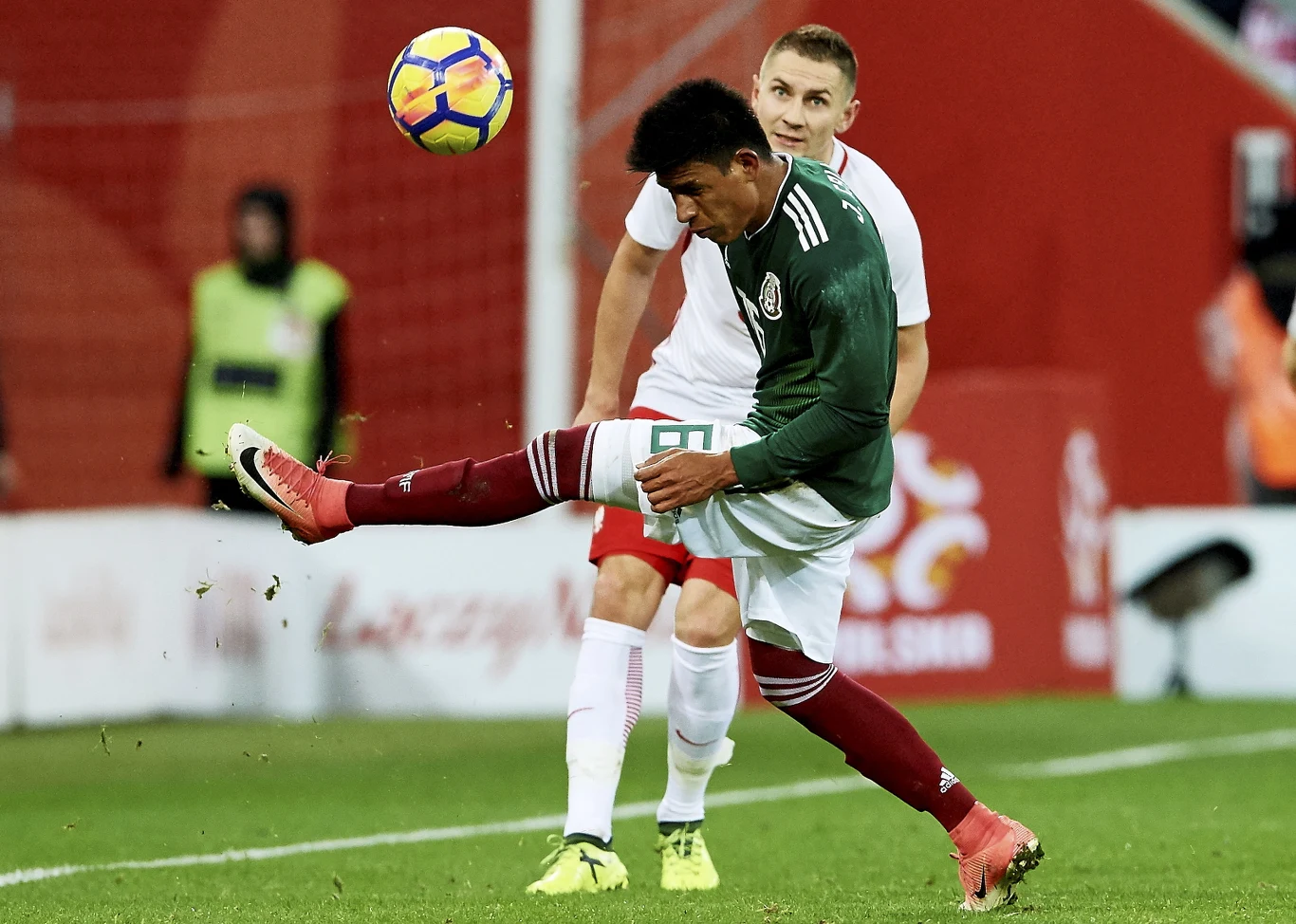 Artur Jędrzejczyk (tył) i Jesus Gallardo (przód) z Meksyku Artur Jędrzejczyk (tył) i Jesus Gallardo (przód) z Meksyku