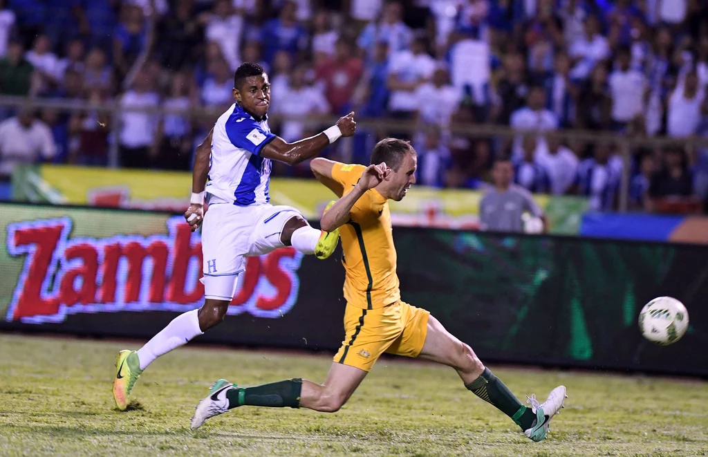 Z lewej Honduranin Carlo Costly (były piłkarz GKS-u Bełchatów) i Australijczyk Matt Jurman Z lewej Honduranin Carlo Costly (były piłkarz GKS-u Bełchatów) i Australijczyk Matt Jurman