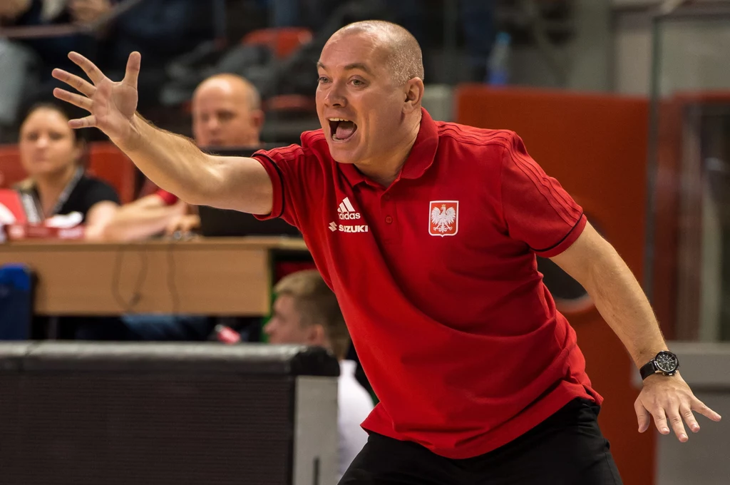 Trener reprezentacji Polski Arkadiusz Rusin podczas meczu eliminacji ME 2019 kobiet w koszykówce z reprezentacja Białorusią Trener reprezentacji Polski Arkadiusz Rusin podczas meczu eliminacji ME 2019 kobiet w koszykówce z reprezentacja Białorusią