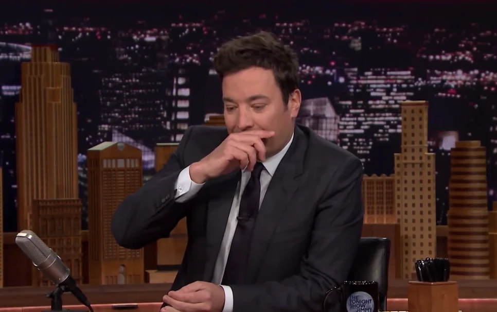 Jimmy Fallon z trudem powstrzymywał łzy Jimmy Fallon z trudem powstrzymywał łzy