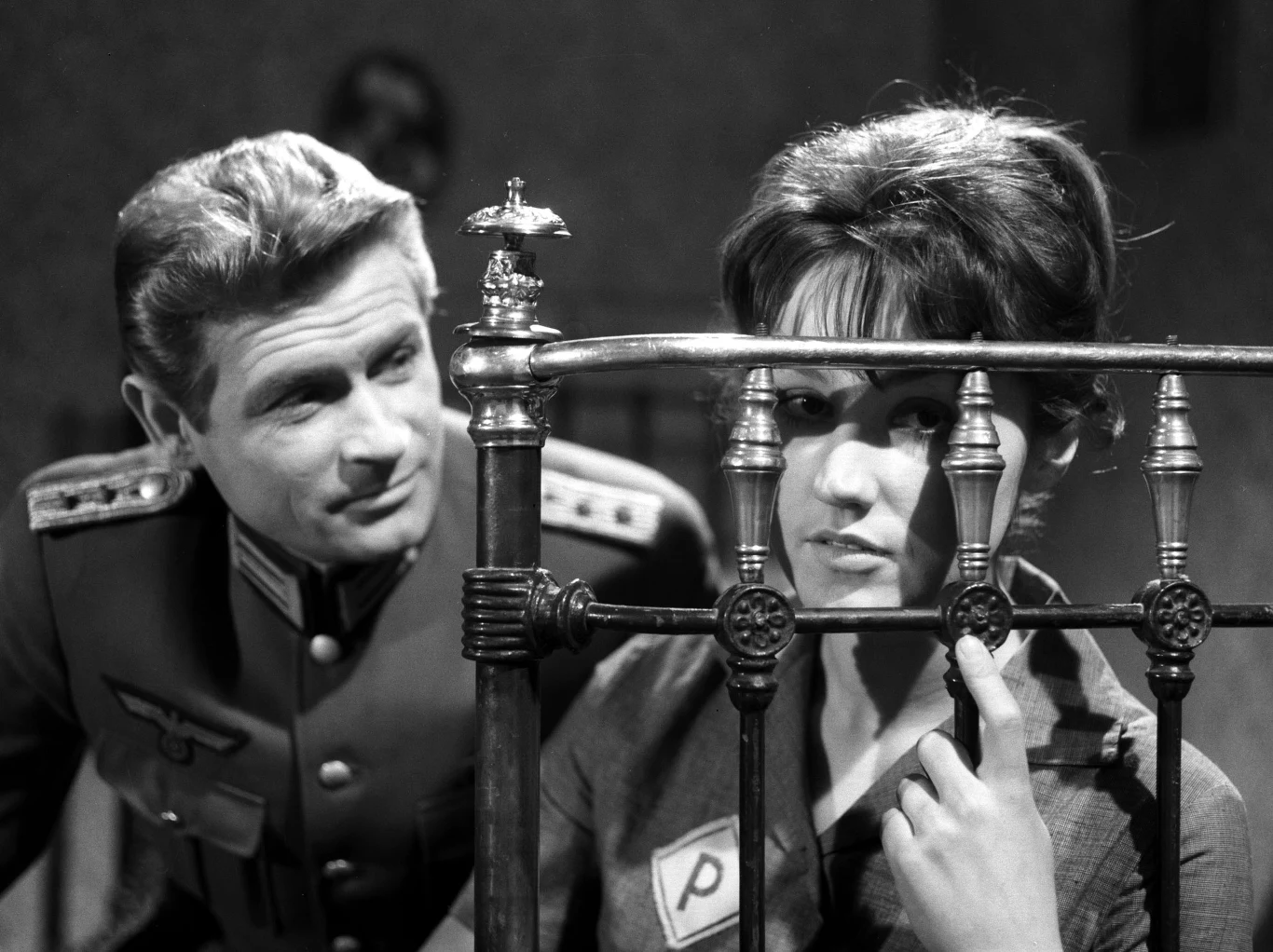 "Stawkę większą niż życie" (1967-68) Janusz Morgenstern wyreżyserował wspólnie z Andrzejem Konicem. To do dzisiaj jeden z ulubionych seriali Polaków.

W postać głównego bohatera kapitana Hansa Klossa (agenta J-23), oficera Abwehry - niemieckiego wywiadu wojskowego, wcielił się Stanisław Mikulski.