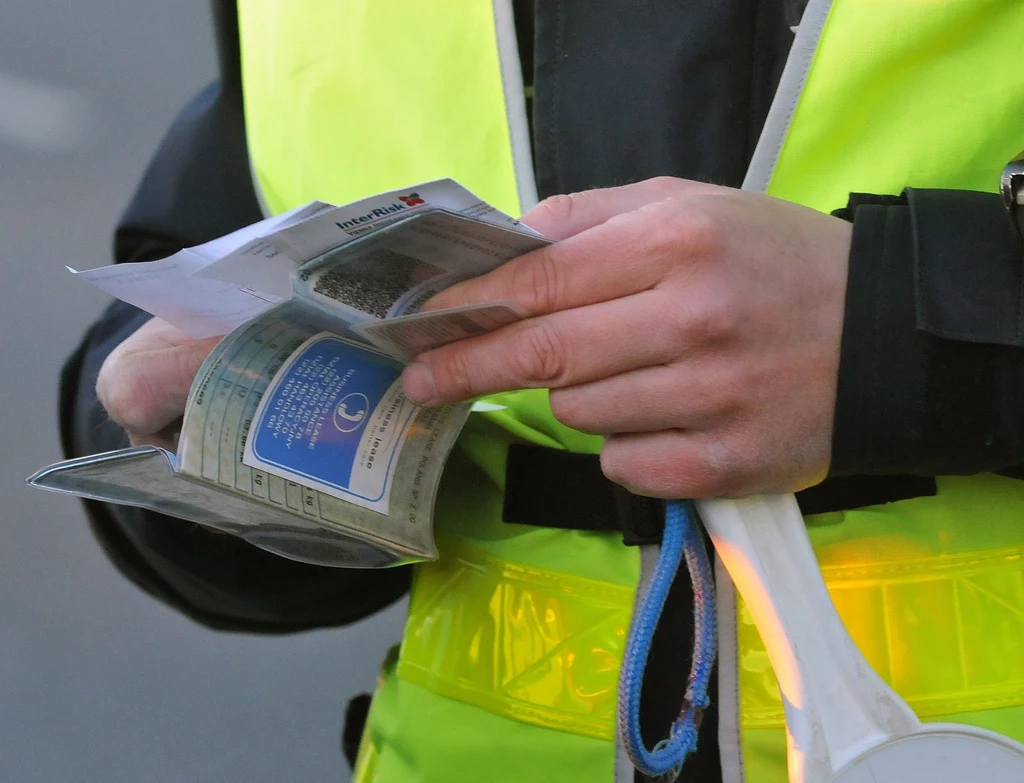 Obecnie za brak dokumentu podczas kontroli policyjnej, otrzymamy grzywnę 50 zł