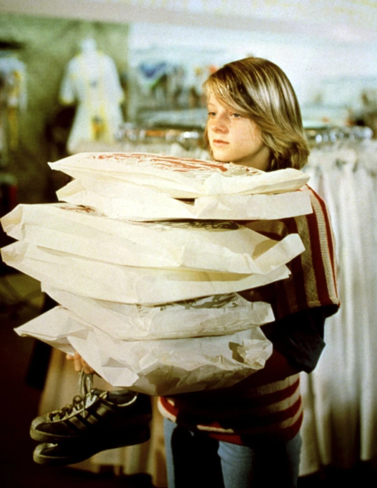 W 1970 roku Jodie zaliczyła debiut w filmie telewizyjnym - był to obraz Vincenta McEveety "Menace on the Mountain", a jej pierwszym filmem kinowym została produkcja Disneya zatytułowana "Napoleon i Samantha" (1972). W kolejnych latach Foster wystąpiła jeszcze w kilku innych filmach Disneya przeznaczonych dla młodej widowni, między innymi "One Little Indian" (1973), "Zwariowany piątek" (1976) i "Candleshoe". W 1974 roku po raz pierwszy spotkała się na planie z Martinem Scorsese, grając jedną z drugoplanowych ról w jego filmie "Alicja już tu nie mieszka (wcielająca się w tytułową rolę Ellen Burstyn otrzymała za swoją kreację Oscara).