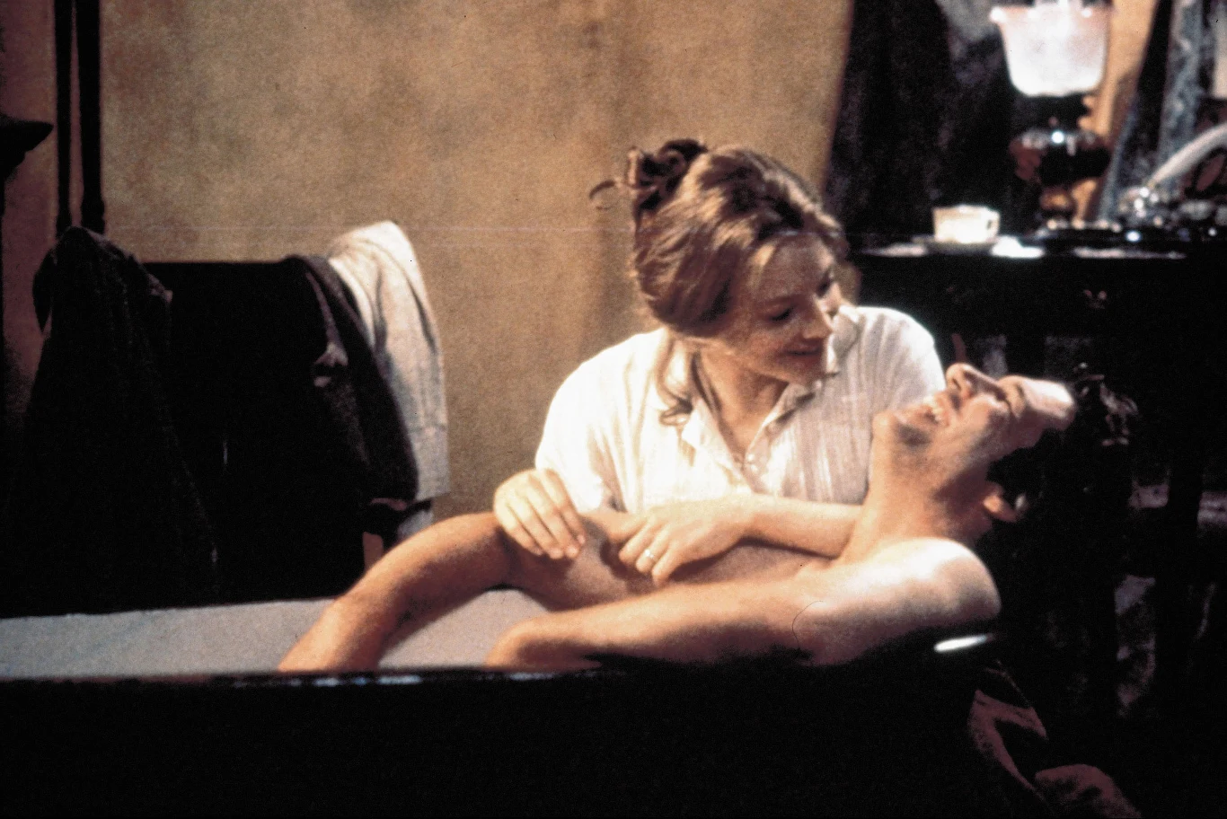 Inne znane produkcje, w jakich artystka wystąpiła w latach 90. to m.in. dramat "Sommersby", komediowy western "Maverick" (oba z 1993 roku), film science-fiction "Kontakt" (1997) i kostiumowy melodramat "Anna i król" (1999).