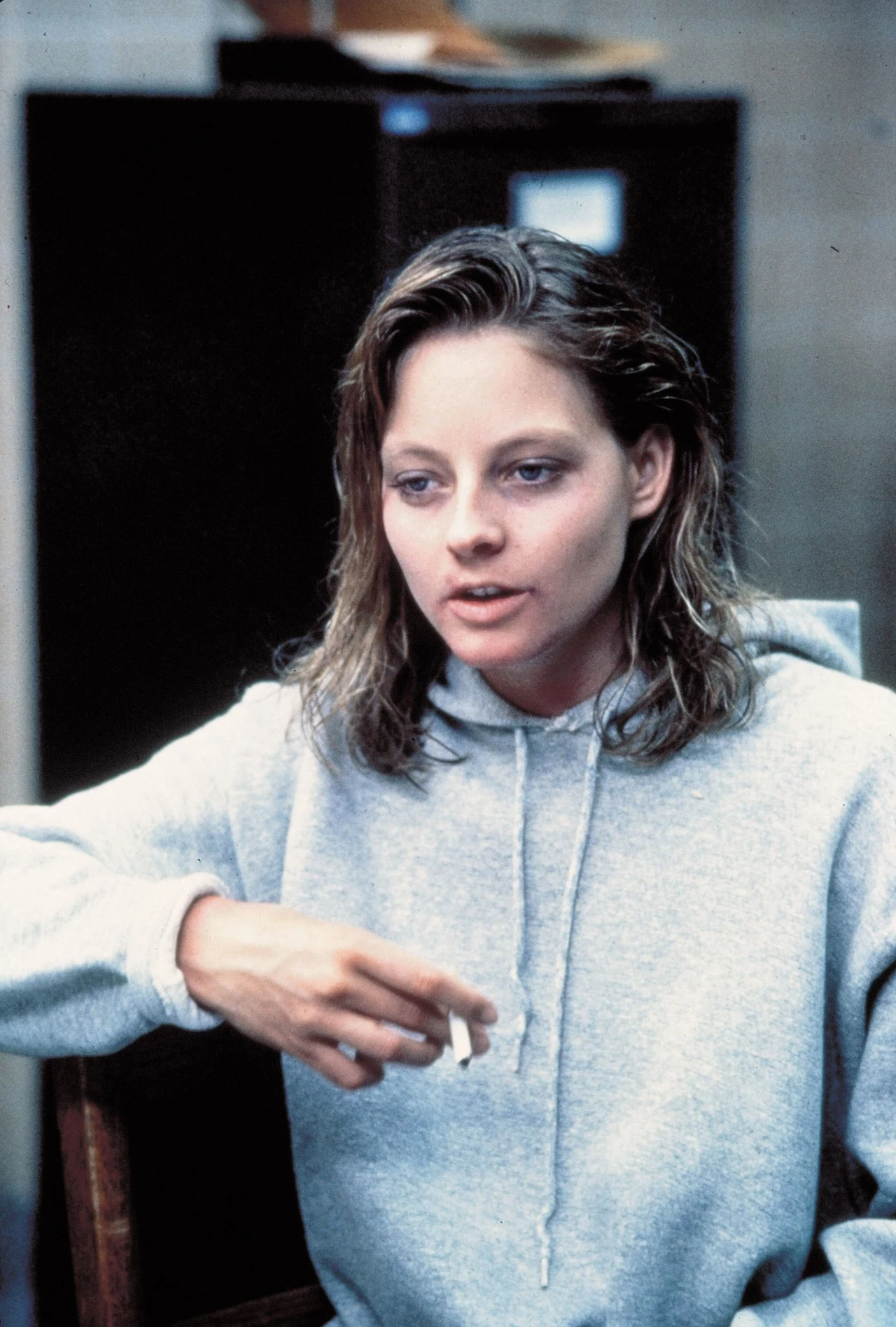 Początki dorosłej kariery Foster nie były jednak łatwe - filmy realizowane po 1980 roku nie spotkały się z uznaniem ani krytyków, ani widzów (finansową klapę poniosły kolejno ekranizacja słynnej powieści Johna Irvinga "Hotel New Hampshire" (1984) oraz "Szok" (1986) i "Dzielnica pięciu krawężników" (1987). Przełomem okazała się dopiero kreacja w dramacie "Oskarżeni" (1988) Jonathana Kaplana - aktorka wcieliła się w nim w rolę ofiary zbiorowego gwałtu, która walczy o sądowe ukaranie winnych. Za występ w tym filmie Foster nagrodzono Oscarem i Złotym Globem.