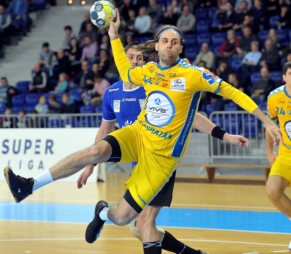 Dean Bombać (P) z PGE VIVE Kielce Dean Bombać (P) z PGE VIVE Kielce