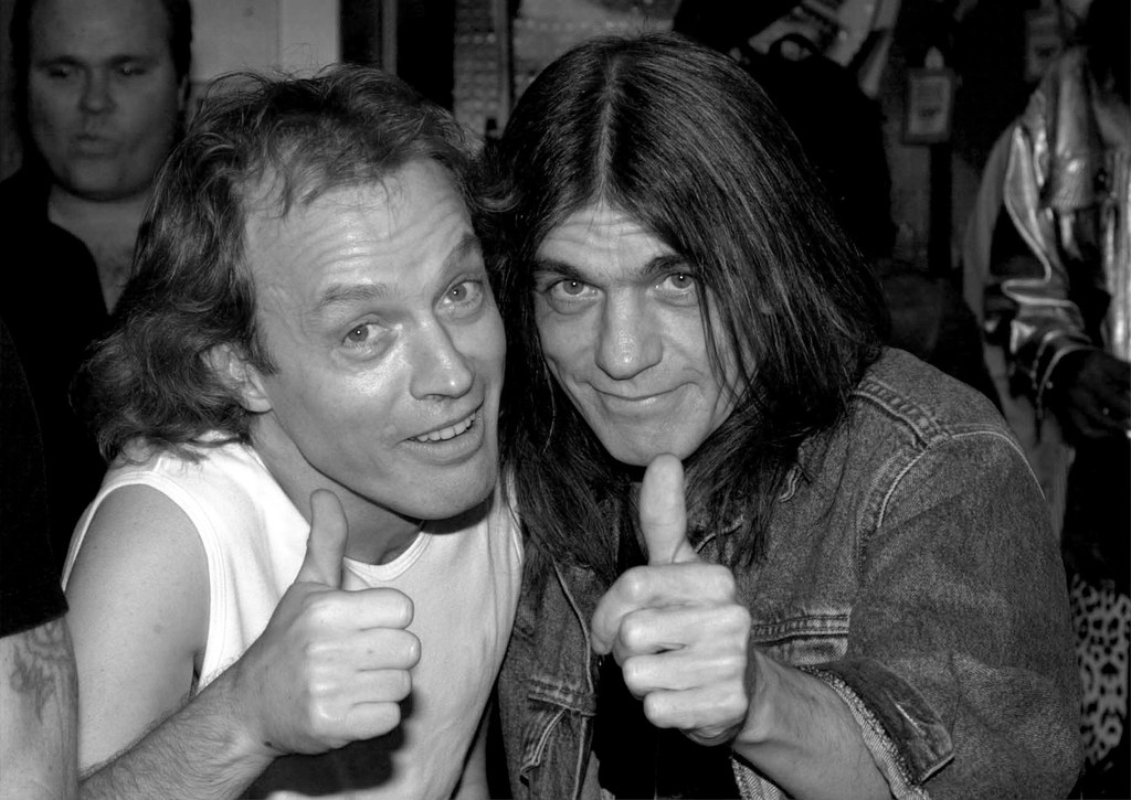 Malcolm Young (po prawej) miał 64 lata