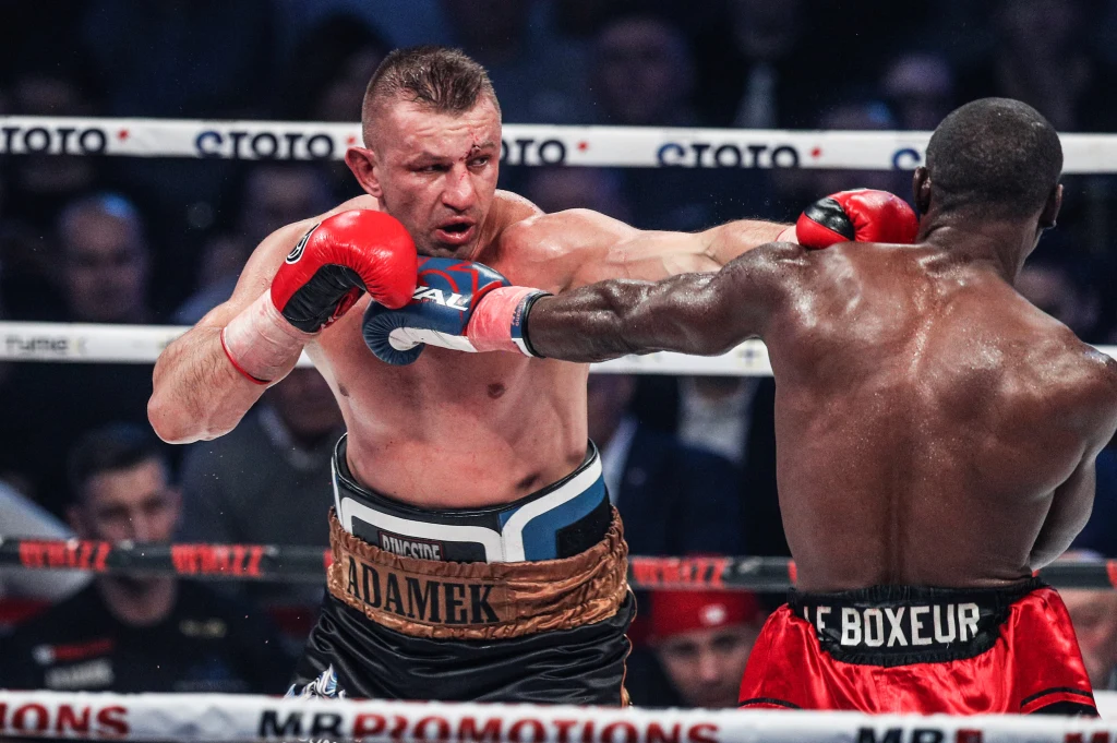 Tomasz Adamek (z lewej) kontra Fred Kassi