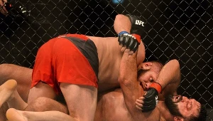 Marcin Tybura (na górze) tu podczas poprzedniej walki z Andreiem Arlovskim