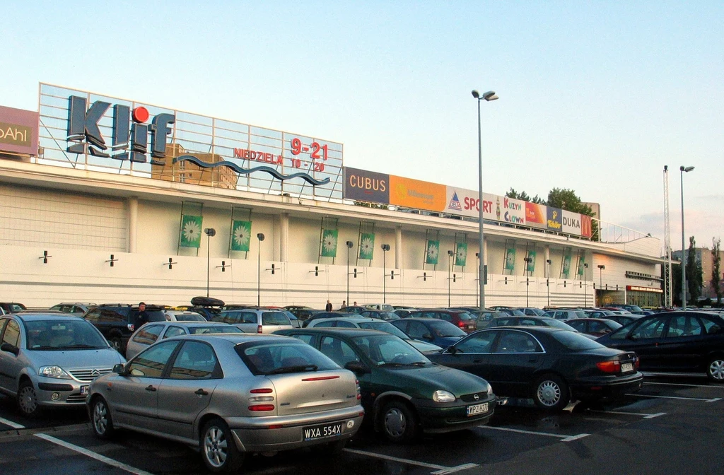 Obecnie znalezienia miejsca na parkingu nie gwarantuje, że będziemy w stanie wyjść z samochodu