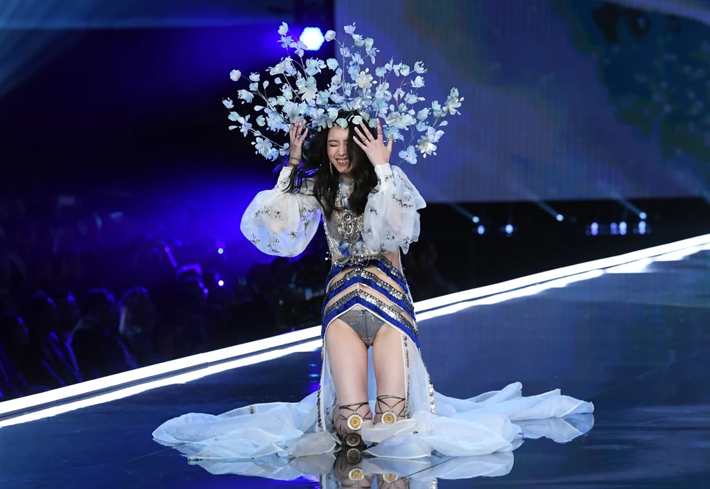 Ming Xi na wybiegu Victoria's Secret Ming Xi na wybiegu Victoria's Secret
