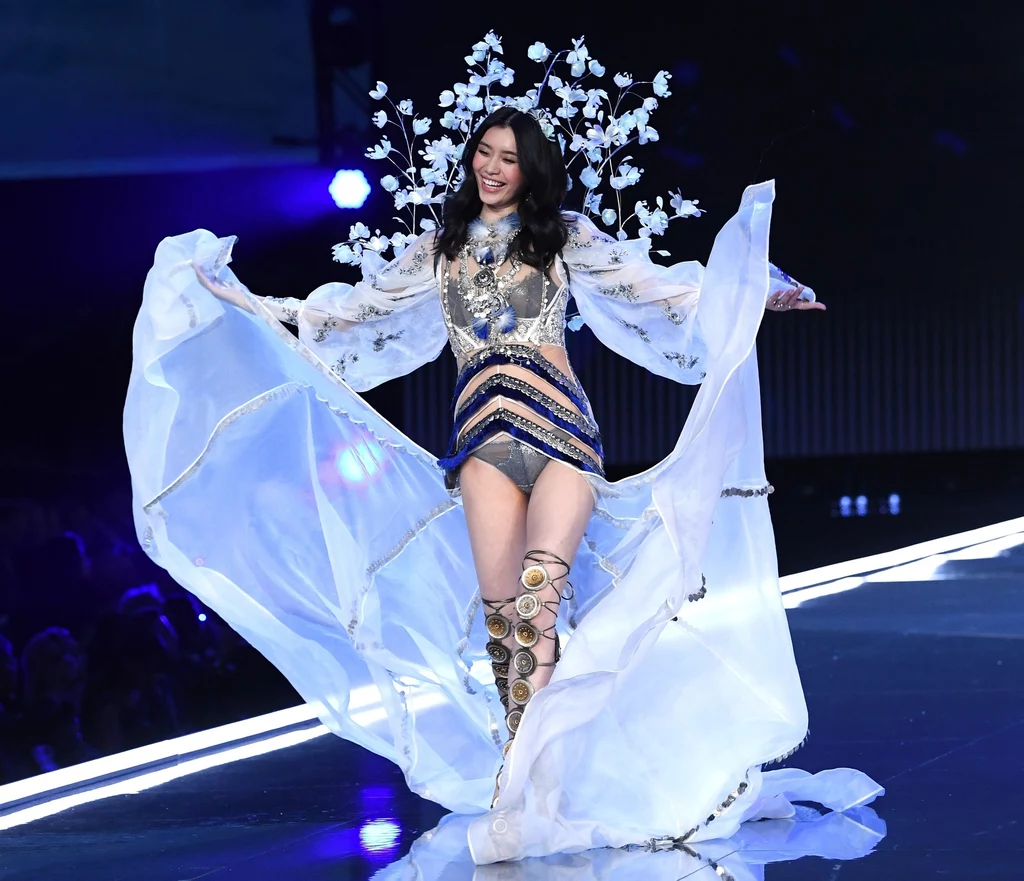 Ming Xi na wybiegu Victoria's Secret Ming Xi na wybiegu Victoria's Secret