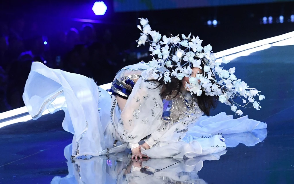 Ming Xi na wybiegu Victoria's Secret Ming Xi na wybiegu Victoria's Secret