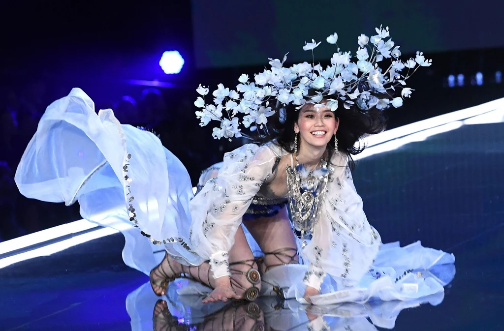 Ming Xi na wybiegu Victoria's Secret Ming Xi na wybiegu Victoria's Secret