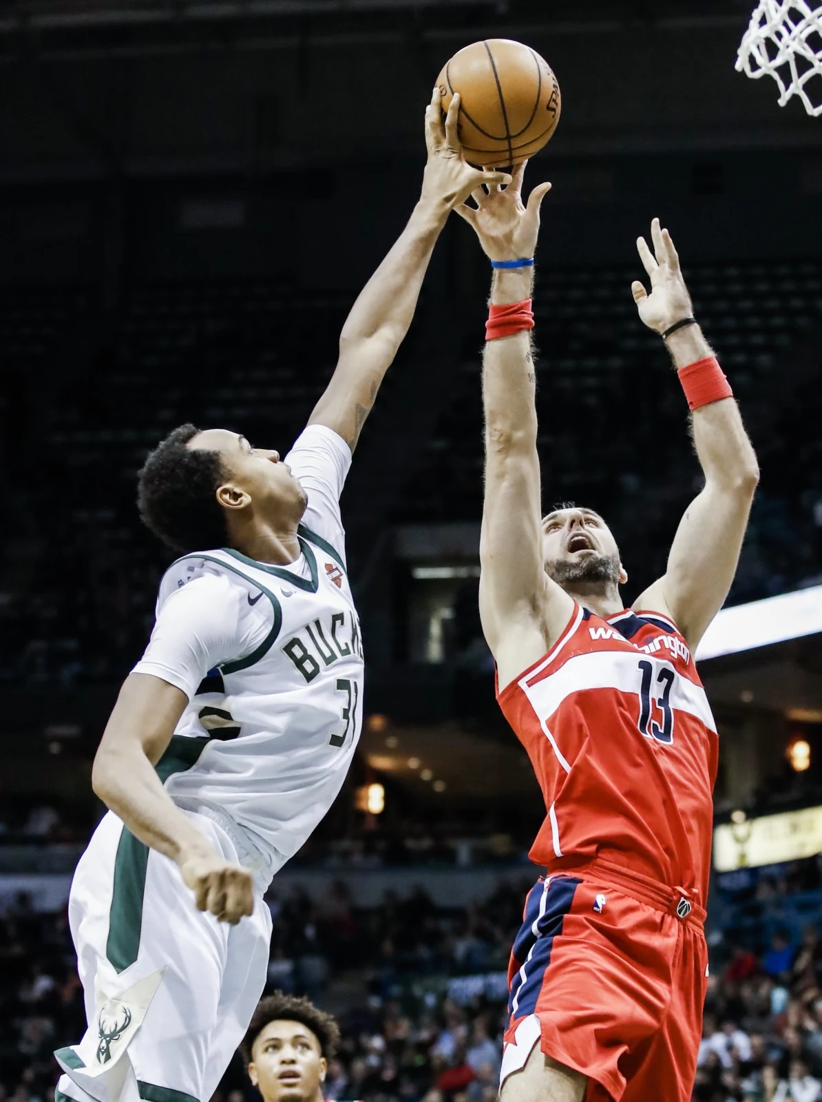 Marcin Gortat w meczu z Milwaukee Bucks Marcin Gortat w meczu z Milwaukee Bucks