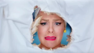 Pink w teledysku "Beautiful Trauma"