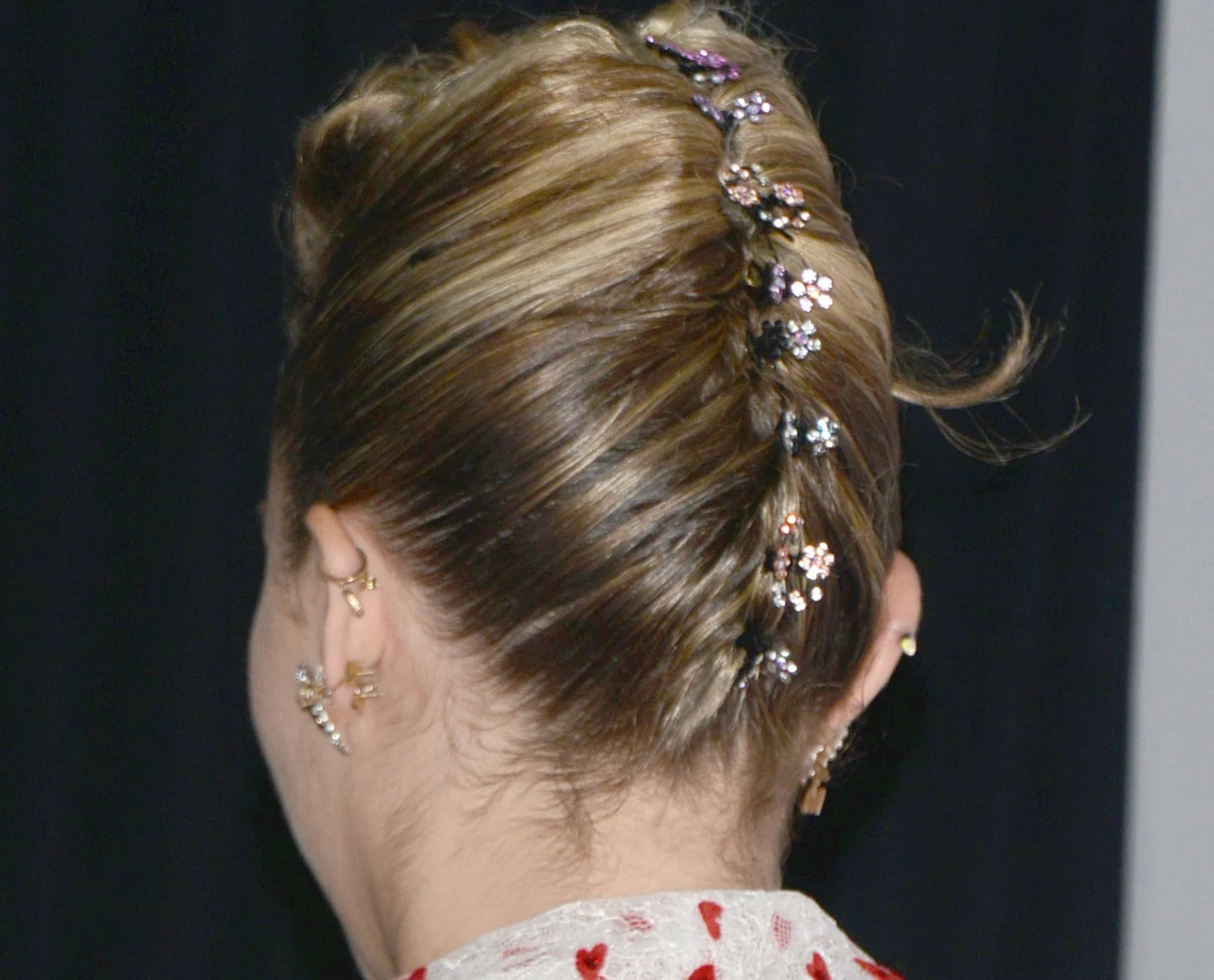 Miley Cyrus prezentuje nie tylko oryginalne stroje, ale i fantazyjne fryzury Miley Cyrus prezentuje nie tylko oryginalne stroje, ale i fantazyjne fryzury