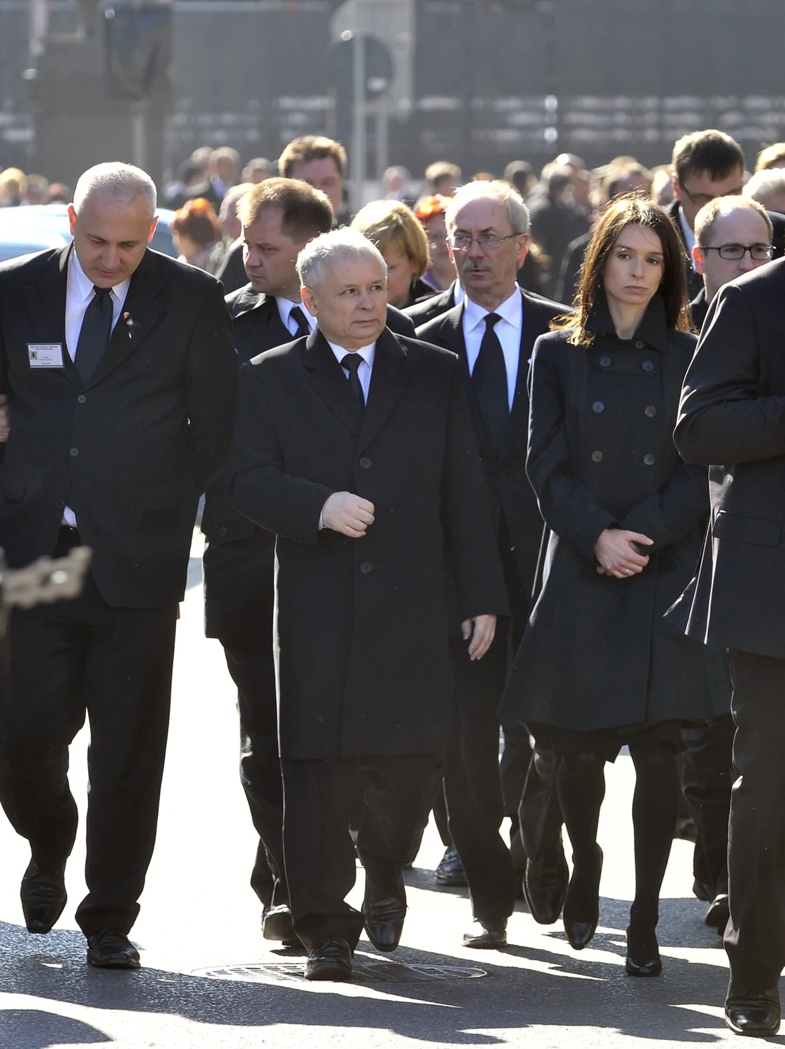 Marta Kaczyńska i Jarosław Kaczyński podczas uroczystości żałobnych, 2010 r.