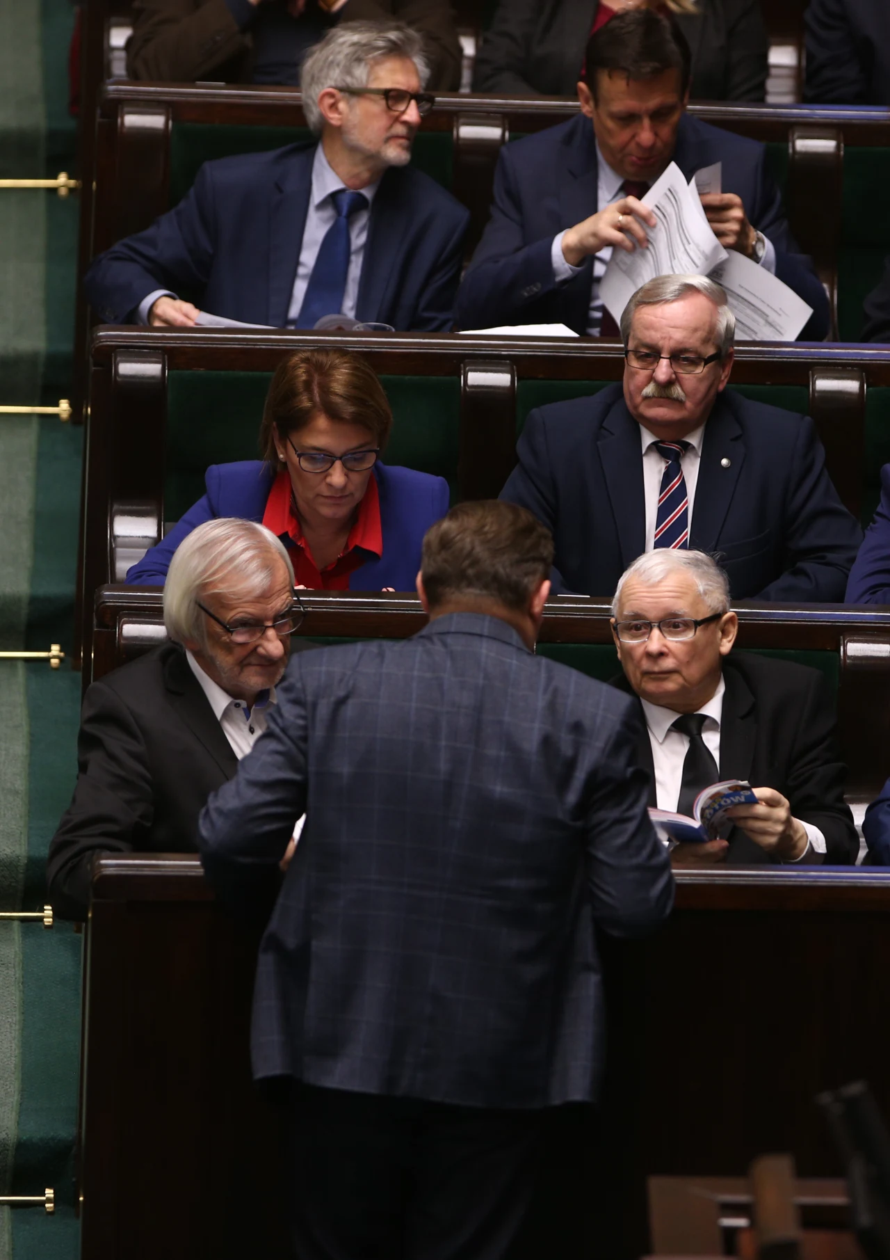 Także rozmowy z innymi politykami odciągały uwagę Jarosława Kaczyńskiego tylko na chwilę