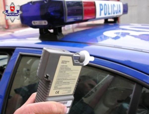 Przyjechał na policję pijany, stracił prawo jazdy