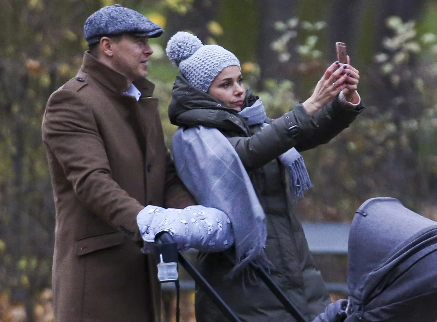 Paulina Sykut z mężem i córką