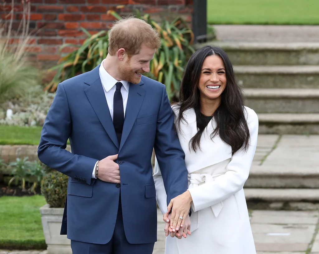 Książę Harry i Meghan Markle spotykają się od około 18 miesięcy. Dotąd bardzo strzegli swojej prywatności. Zmieniło się to pod koniec września, kiedy to oficjalnie pojawili się razem na zawodach tenisistów na wózkach inwalidzkich Invictus Games w Toronto w Kanadzie. Wizyta pary na kortach była wielką sensacją - w tych kręgach taka demonstracja ma bowiem swój cel i mówi więcej niż niejedno słowo. Książę Harry i Meghan Markle spotykają się od około 18 miesięcy. Dotąd bardzo strzegli swojej prywatności. Zmieniło się to pod koniec września, kiedy to oficjalnie pojawili się razem na zawodach tenisistów na wózkach inwalidzkich Invictus Games w Toronto w Kanadzie. Wizyta pary na kortach była wielką sensacją - w tych kręgach taka demonstracja ma bowiem swój cel i mówi więcej niż niejedno słowo.