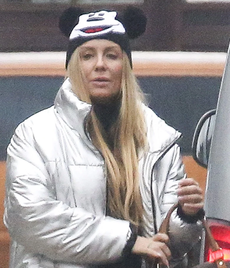 Małgorzata Rozenek-Majdan w czapce z Myszką Miki 