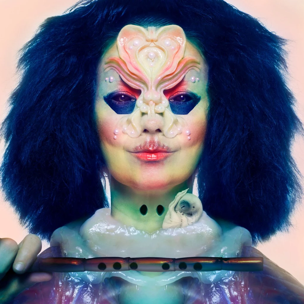 Björk zaprasza do swojego surrealistycznego, kolorowego świata 