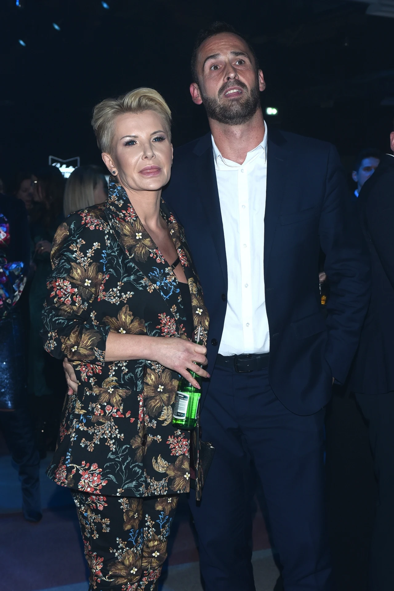 Joanna Racewicz z tajemniczym mężczyzną Joanna Racewicz z tajemniczym mężczyzną