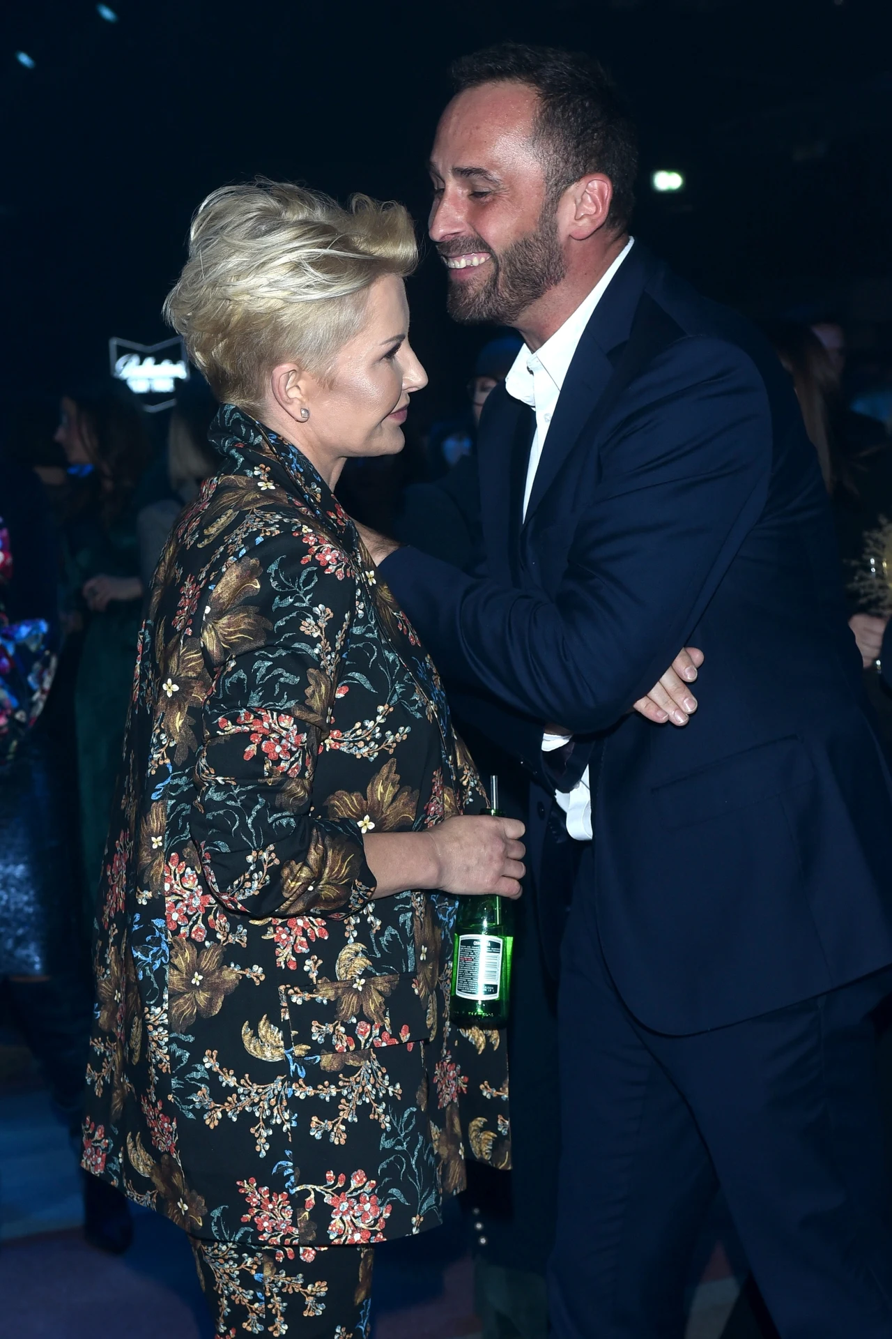 Joanna Racewicz z tajemniczym mężczyzną Joanna Racewicz z tajemniczym mężczyzną