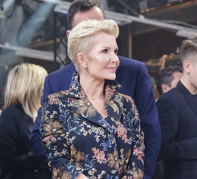 Joanna Racewicz z tajemniczym mężczyzną Joanna Racewicz z tajemniczym mężczyzną